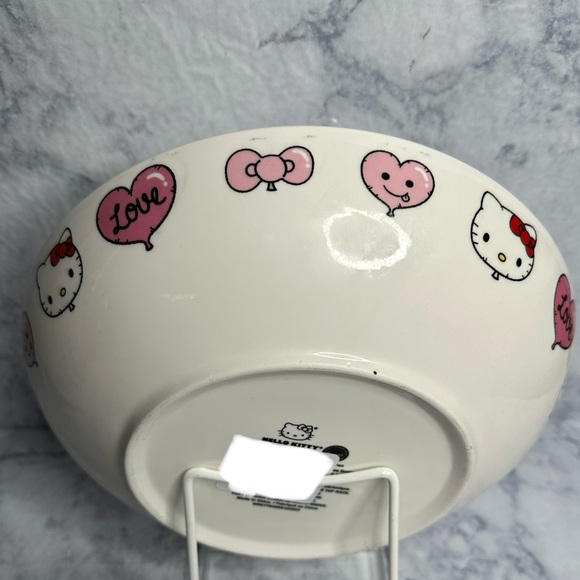 Hello Kitty Valentine's LOVE Bowl - Picture 3 of 5